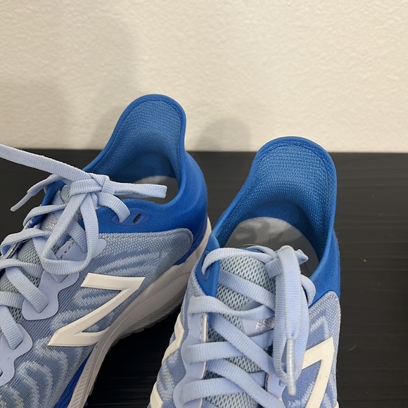 New Balance Womens Fresh Foam 860 v11 Shoes Light Blue White Size 7.5 - Picture 12 of 14